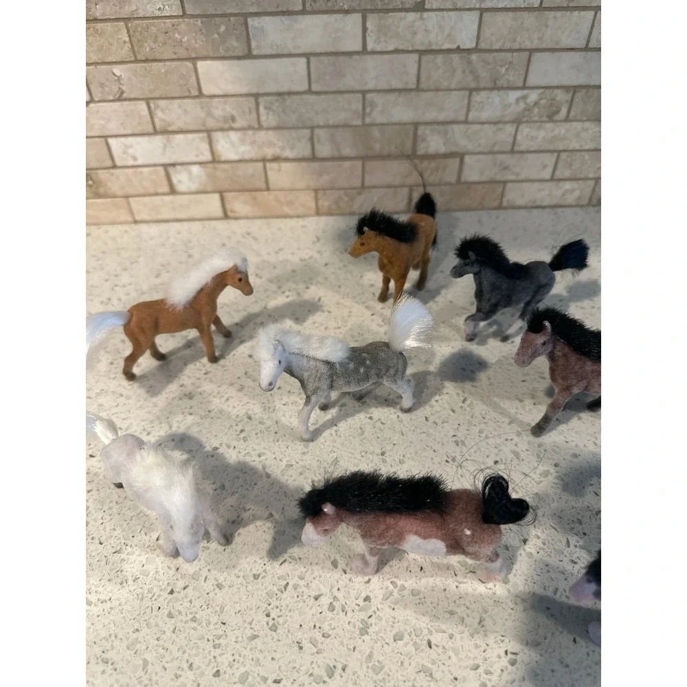 Lot of‎ 10 Pre Owned Vintage Toy Plastic Velvet Flocked Coated Felt Horses BR